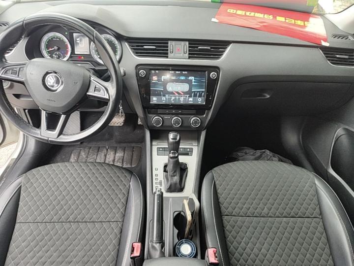 Octavia 2018 1.6L AT Luxury photo 7