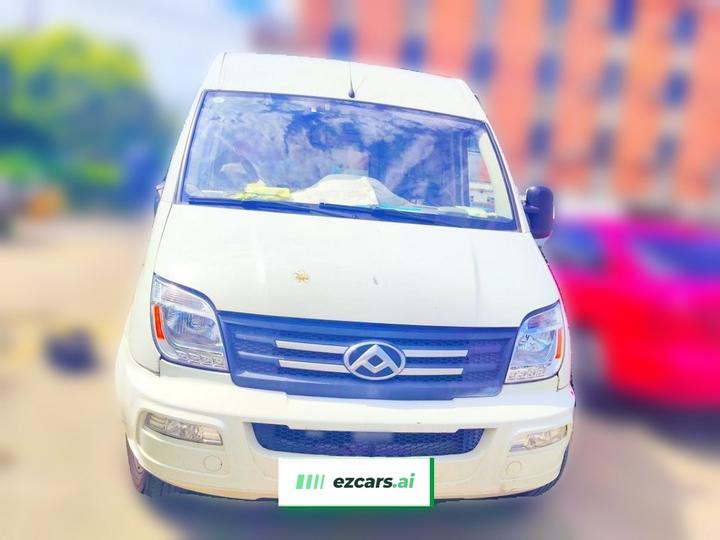 MAXUS V80 2021 2.0T MT Classic Short Wheelbase 5/6-Seater photo 2