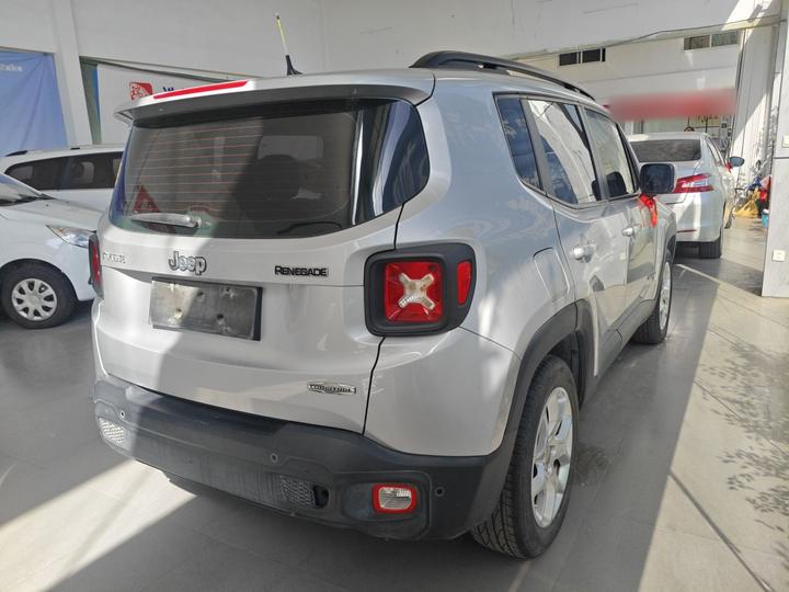Renegade 2016 1.4T AT photo 4