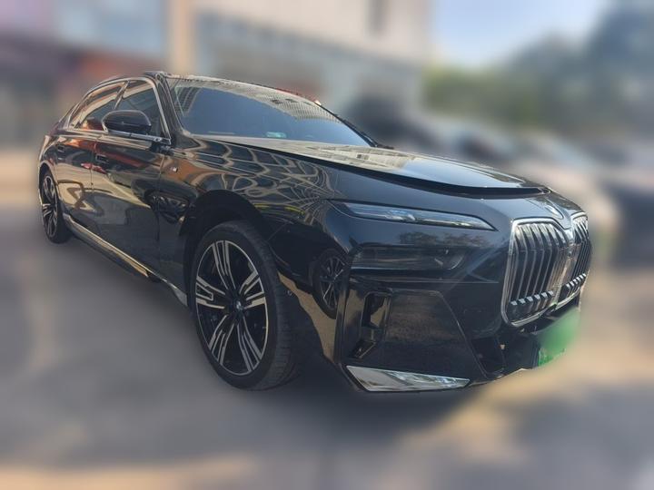 7 Series 2023 740Li Leading M Sport Package photo 3