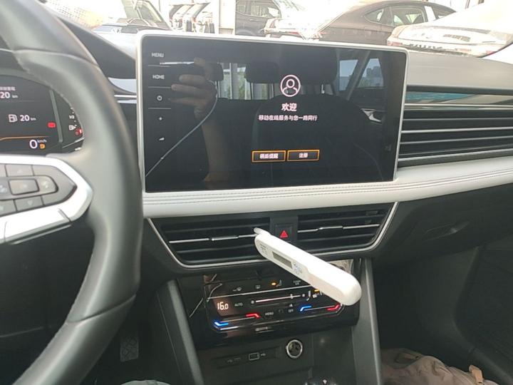 Tiguan L 2024 300TSI AT RWD photo 8