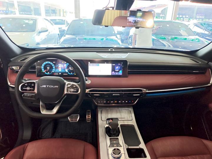 X70 PLUS 2023 1.6T DCT 7-Seater photo 4