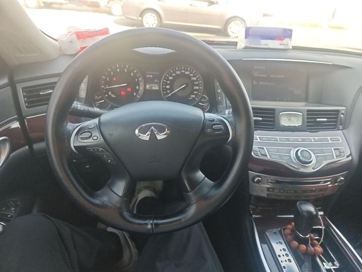 Q70 2013 Q70L 2.5L photo 6
