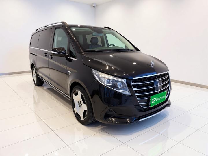 V-Class 2024 V 300 L Long Wheelbase Luxury photo 3
