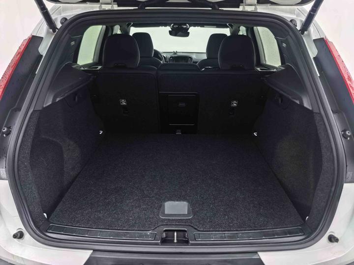 XC40 2024 B3 Luxury photo 8