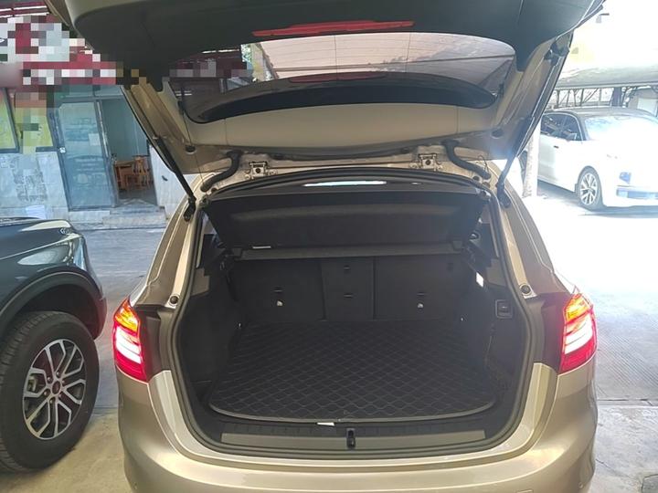 2 Series Wagon 2016 218i Sport Design Package photo 8
