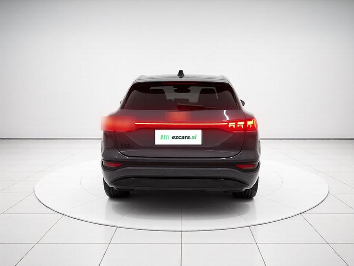Q6L e-tron 2026 Pilot photo 5