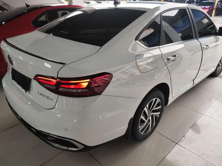Lavida 2024 300TSI DSG Leading photo 4
