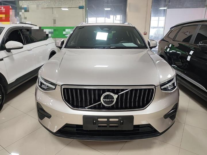XC40 2023 B3 Luxury photo 2
