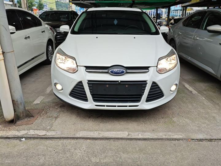 Focus 2012 Sedan 1.6L AT photo 2