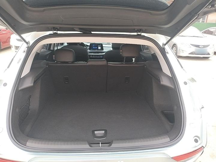 6 2022 PHEV photo 8