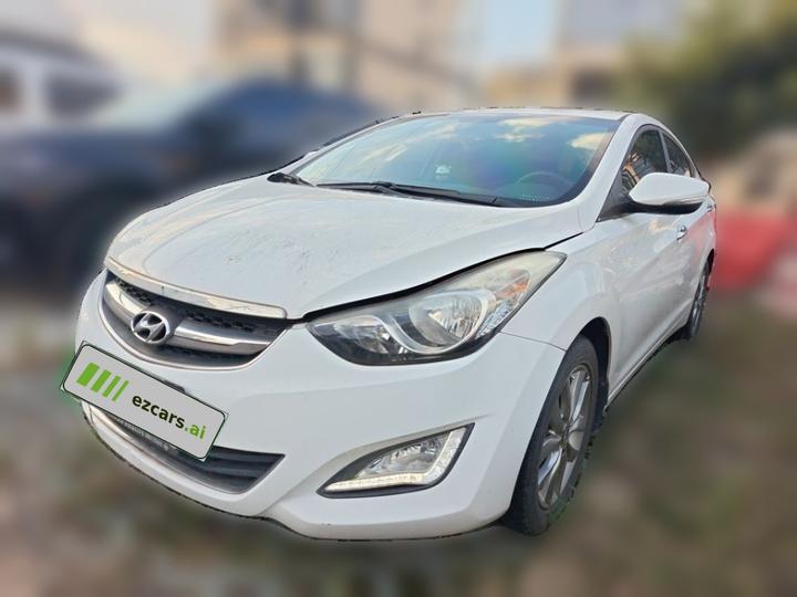 Elantra 2015 1.6L MT Leading