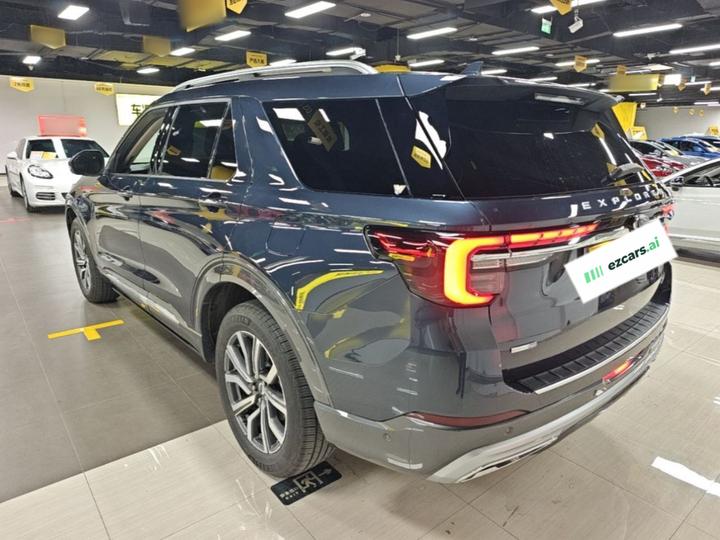 Explorer 2023 EcoBoost 285 AWD Titanium 7-Seater photo 4