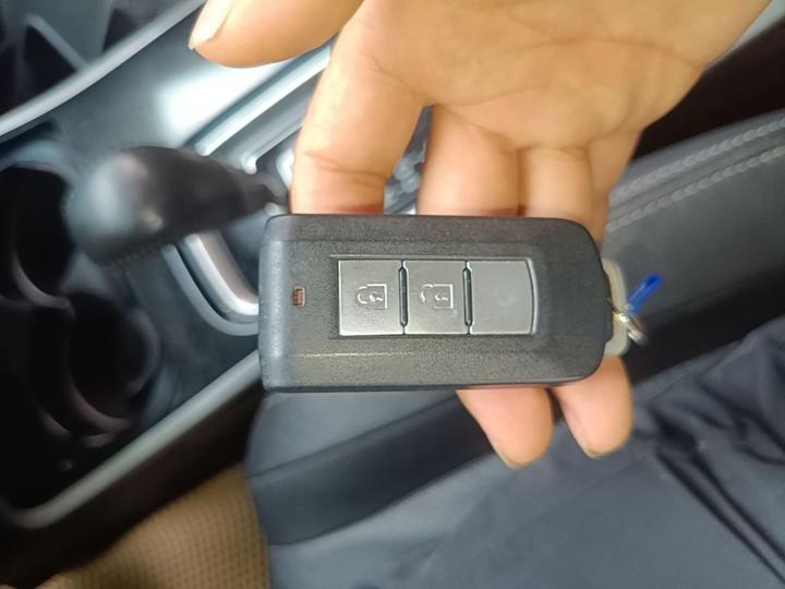 Outlander 2018 2.0L RWD 7-Seater photo 8