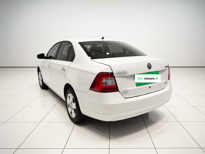 Rapid 2016 1.6L MT photo 4
