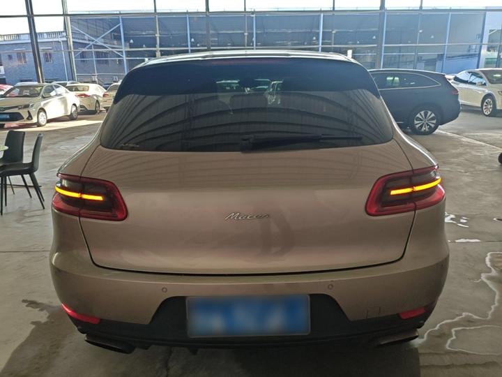 2017 Macan 2.0T photo 5