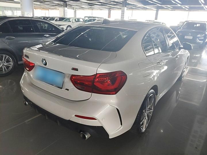 1 Series 2019 120i Leading M Sport Package photo 4