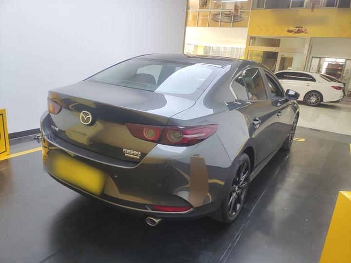 3 Axela 2023 2.0L AT photo 4