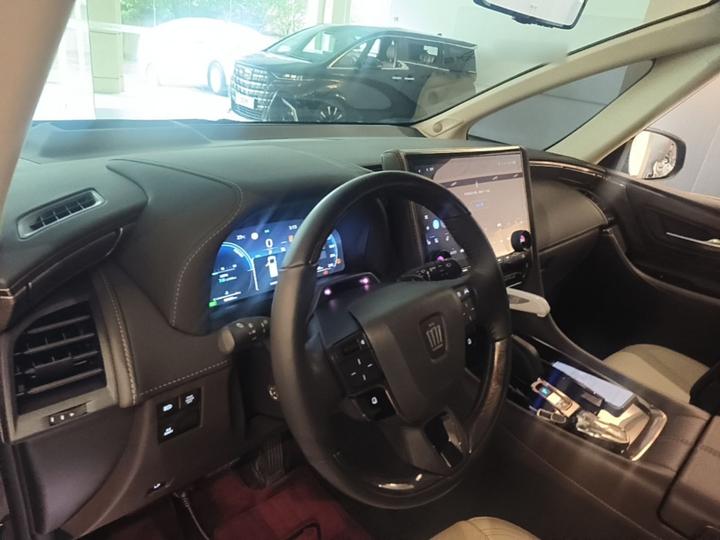 2024 Crown Hybrid 2.5L Supreme photo 5