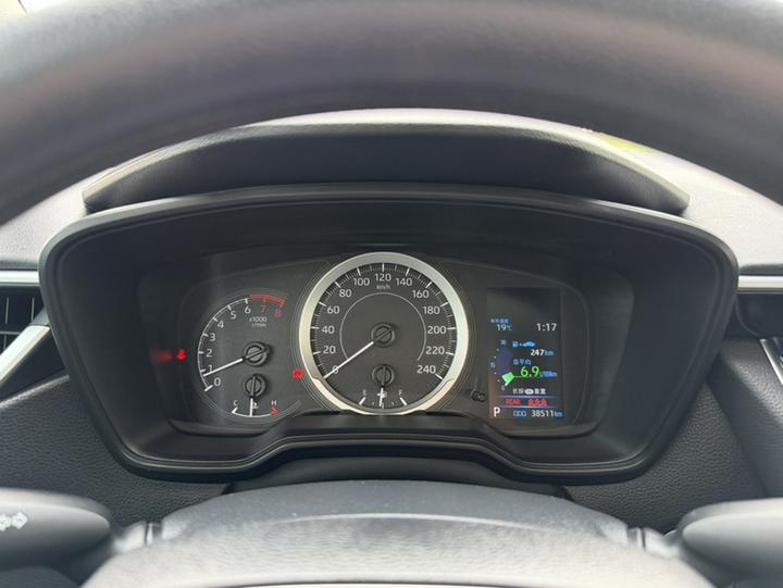 Levin 2023 185T CVT Luxury photo 8