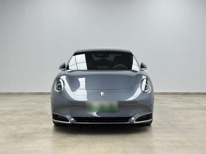 2022 555km Premium photo 2