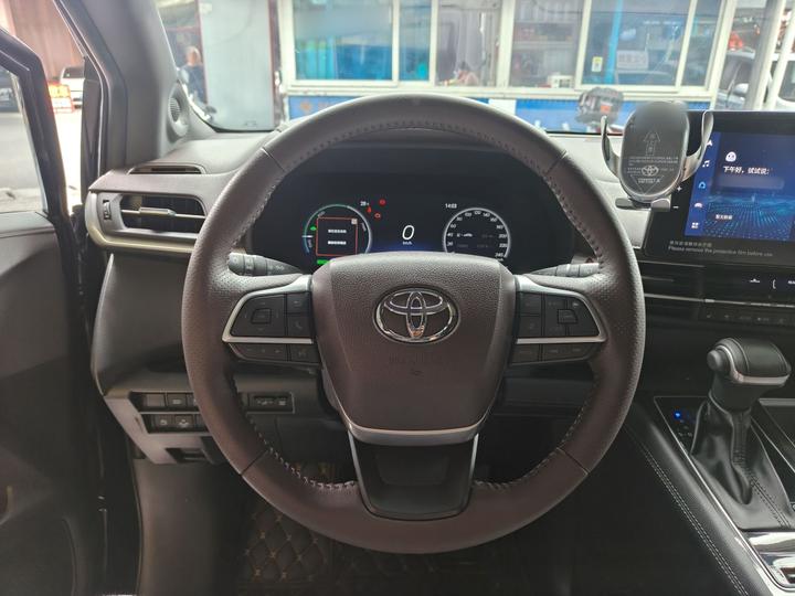 Sienna 2023 2.5L Hybrid Platinum photo 6