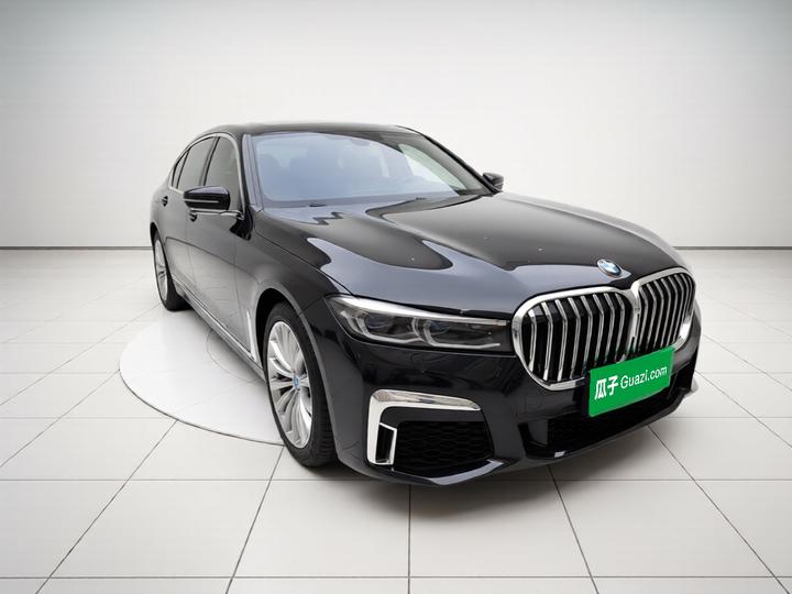 7 Series 2017 740Li Leading photo 3