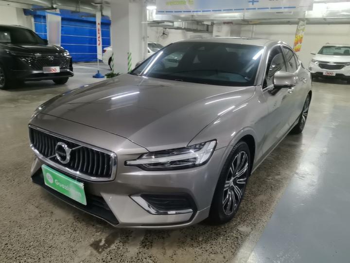 S60 2022 B4 Luxury