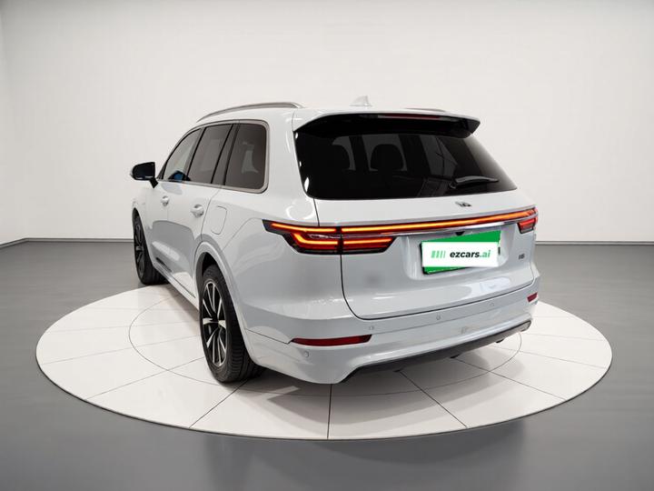 Li Auto ONE 2020 EREV 7-Seater photo 4