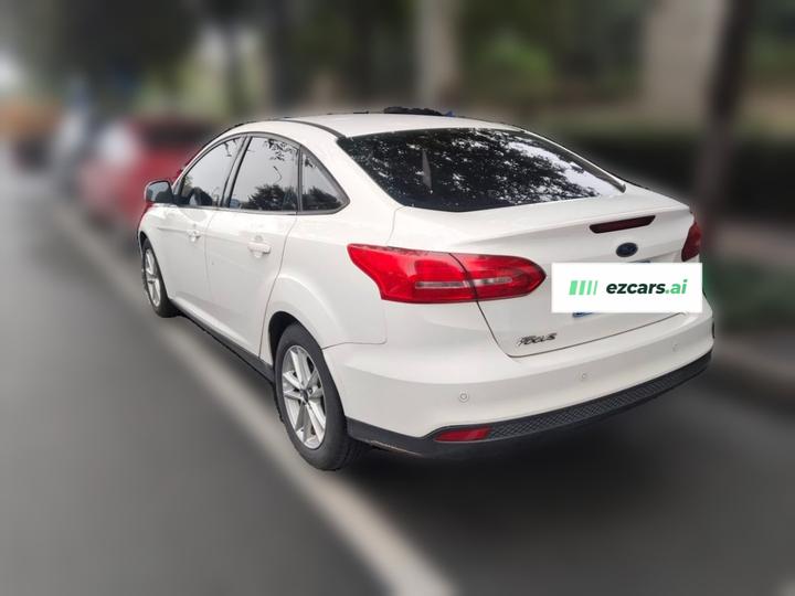 Focus 2015 Sedan EcoBoost 125 AT photo 4