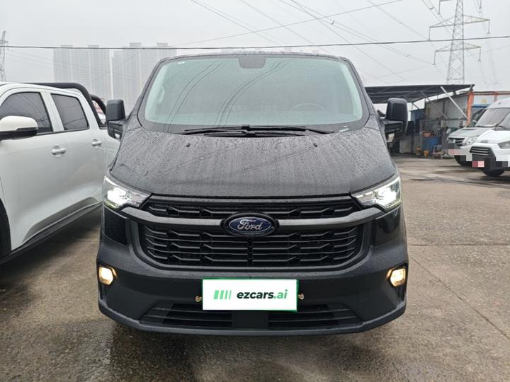 Transit 2023 2.0T Petrol AT Medium Wheelbase 5/6-Seater photo 2