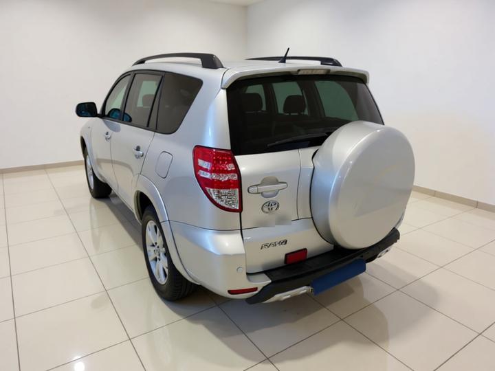 RAV4 2011 2.4L AT AWD Luxury photo 4