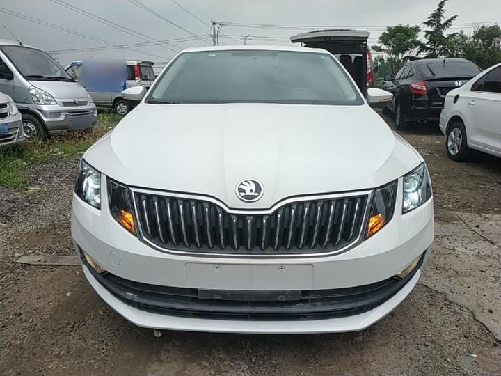 Octavia 2019 1.5L AT Comfort China VI photo 2
