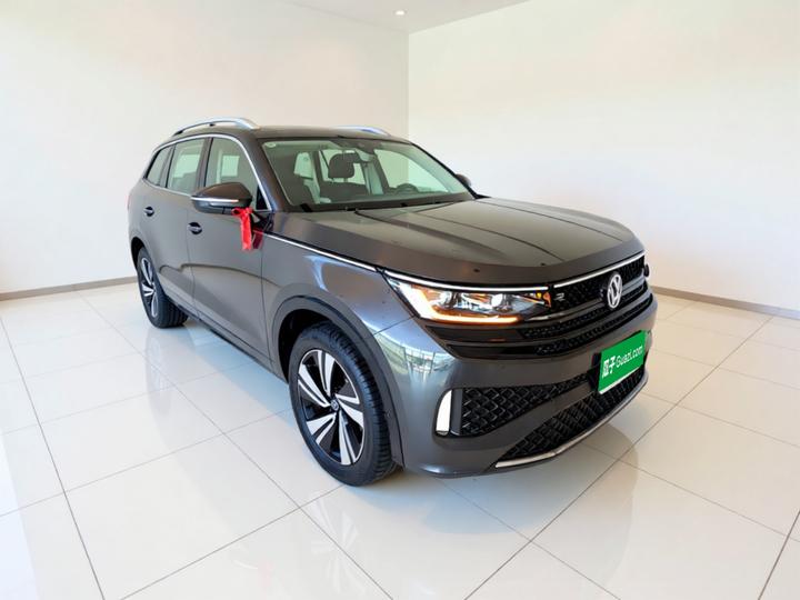 2023 380TSI AWD R-Line photo 3