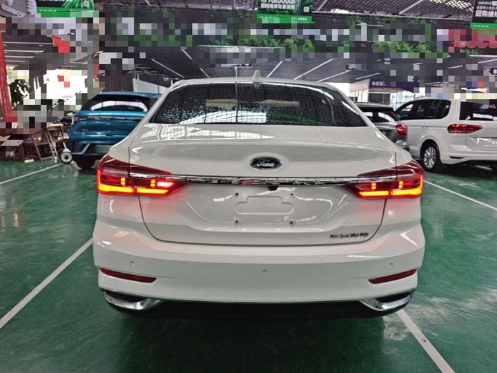 Escort 2021 1.5L AT photo 3