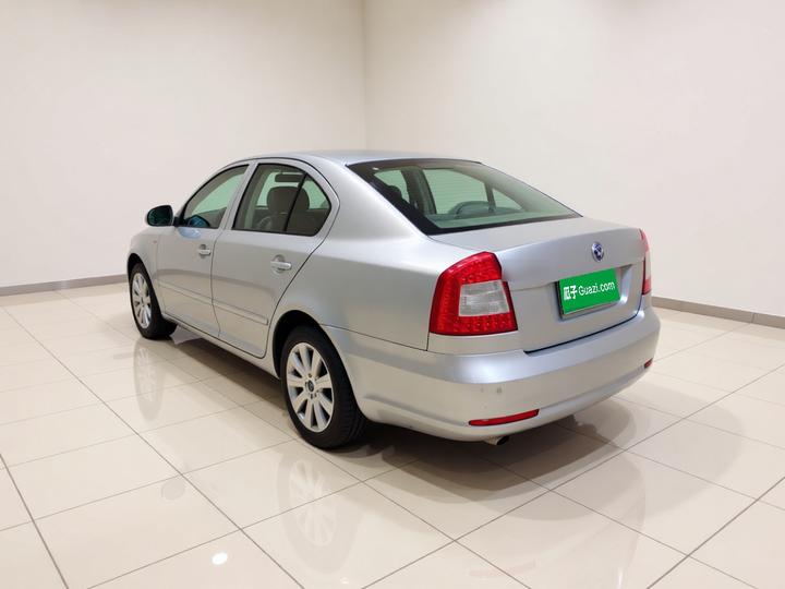 Octavia 2015 Classic 1.6L MT photo 4