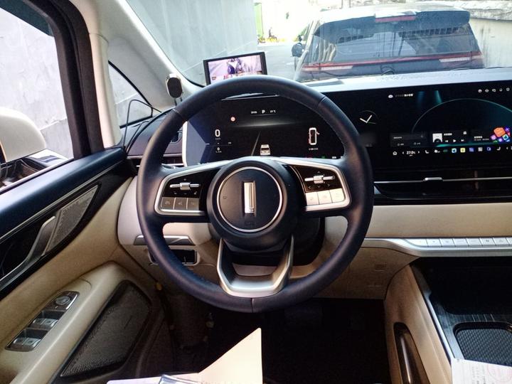 2023 AWD Flagship photo 7