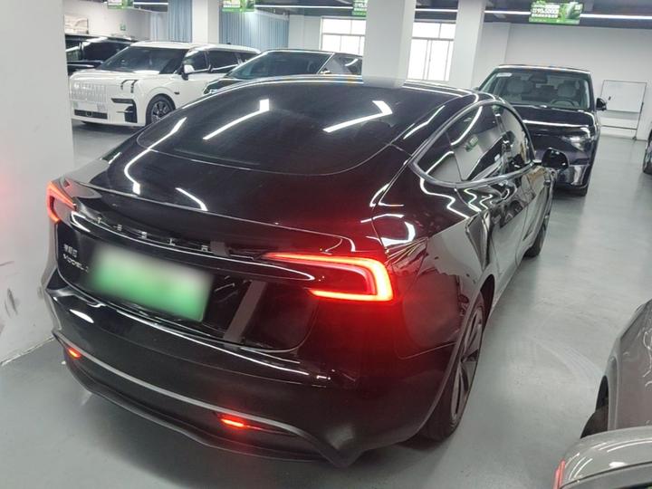 Model 3 2023 RWD photo 4