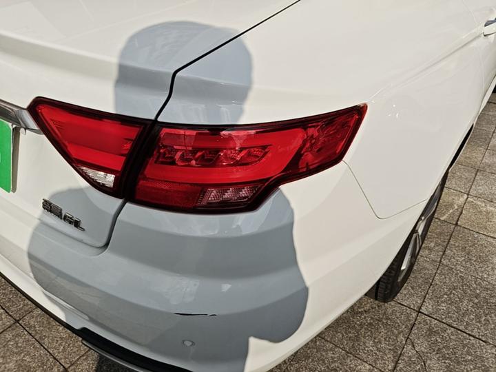 Emgrand GL 2018 1.8L MT Elite Connected photo 7