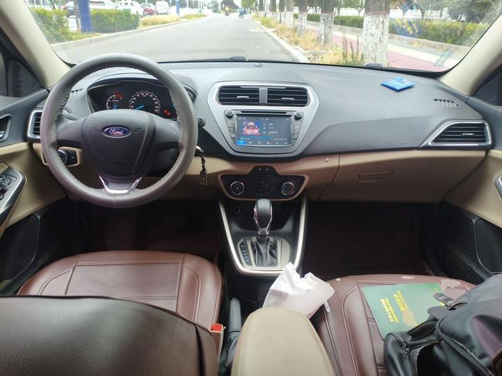Escort 2015 1.5L AT Comfort photo 5