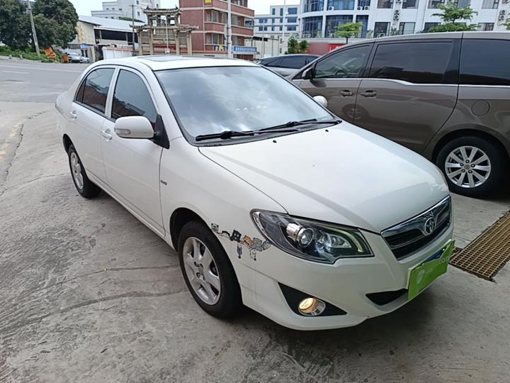 2013 1.6L AT Excellence photo 3