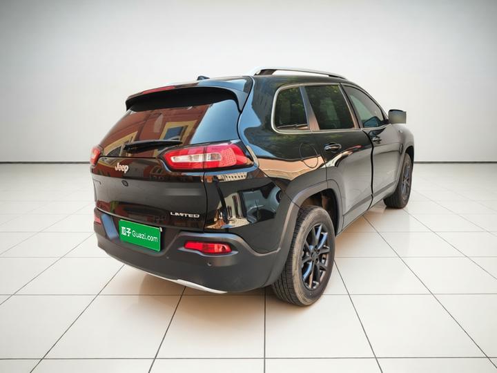 Cherokee 2020 2.0L RWD Classic Sport photo 4