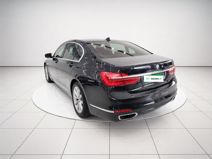 7 Series 2017 730Li Leading photo 4