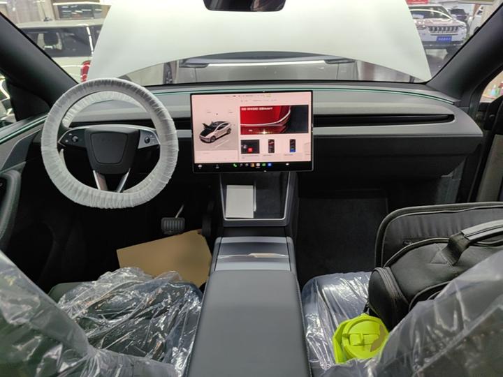 Model Y L 2025 Long Range AWD photo 5