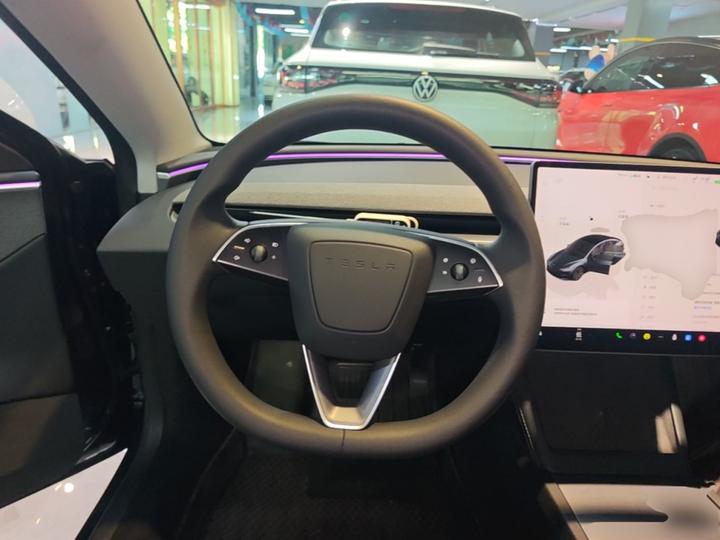 Model 3 2023 RWD photo 2