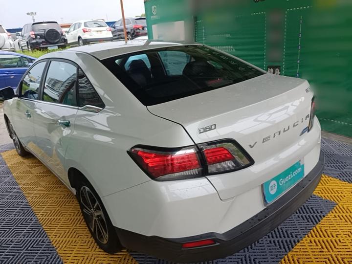 D60 2018 1.6L CVT Connected Elite photo 4
