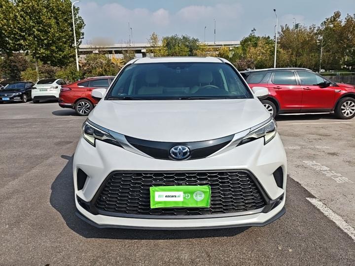 Granvia 2022 2.5L Hybrid photo 2