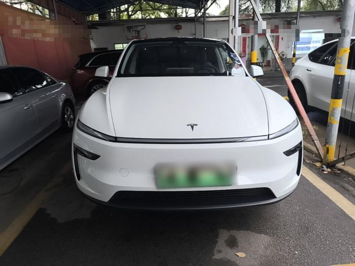Model Y 2025 RWD photo 2