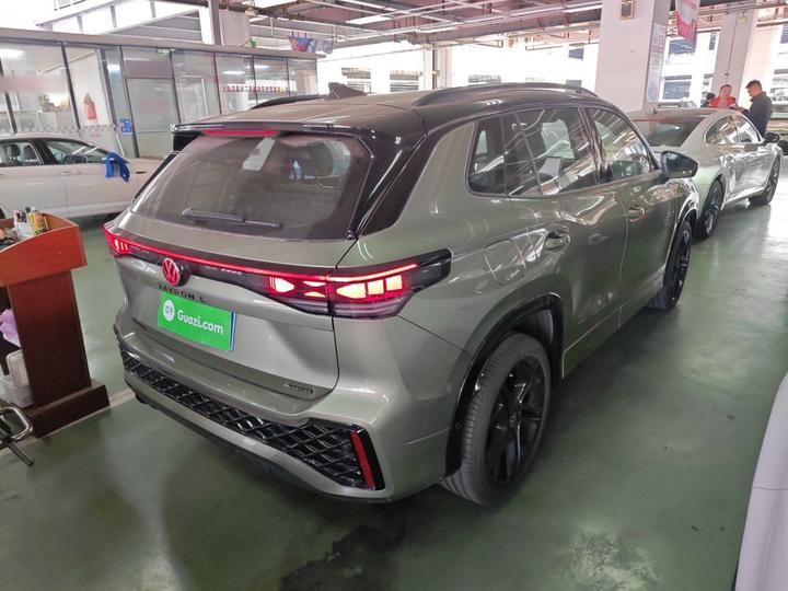 2025 Tayron L 380TSI AWD Luxury Easy photo 4