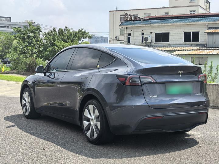 Model Y 2022 Facelift RWD photo 4